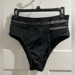 Hardly worn, great condition! Size M bikini bottom.